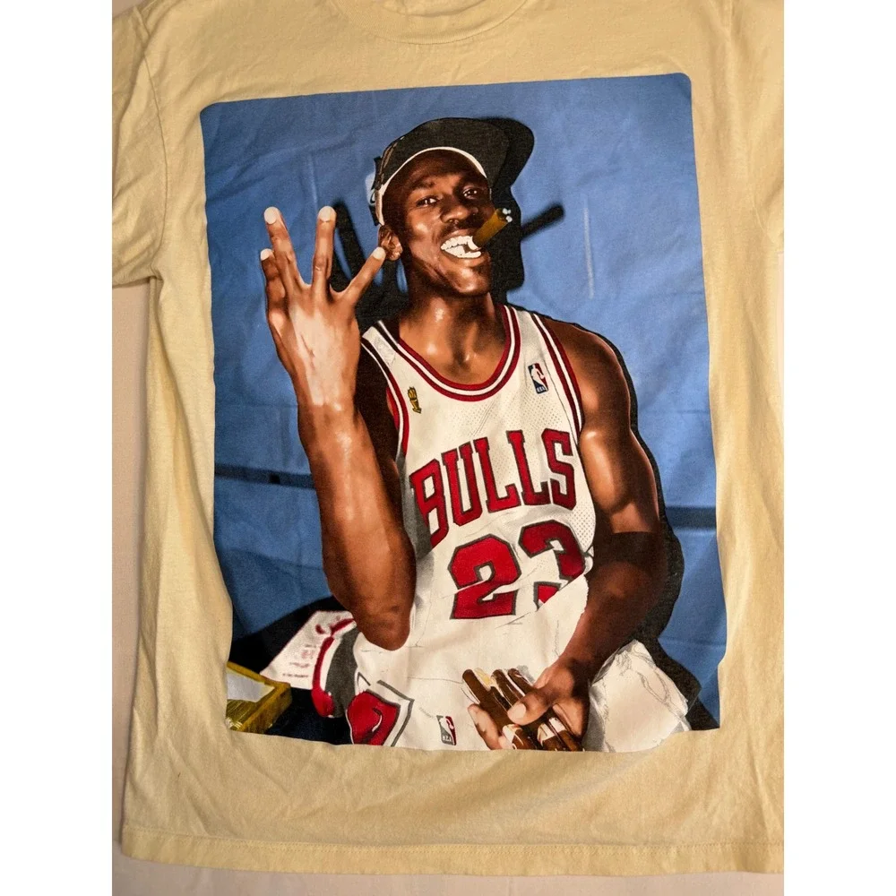 Player Tees Michael Jordan Chicago Bulls Graphic T-Shirt Mens Medium Cream NBA